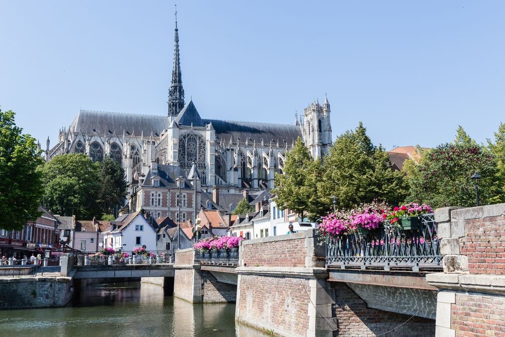 Monumental: Amiens besitzt die größte gotische Kathedrale der Welt. Foto: Philippe Paternolli / Adobe Stock