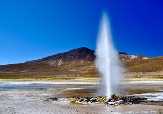 Géiseres escondidos entre el hielo y la soledad: el paraje andino de Tarapacá que parece una puerta a otro planeta