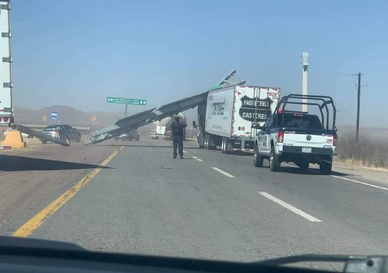 Los ventarrones generaron complicaciones, incluso hubo daños en carreteras. Fotografía: Nidia Calderón