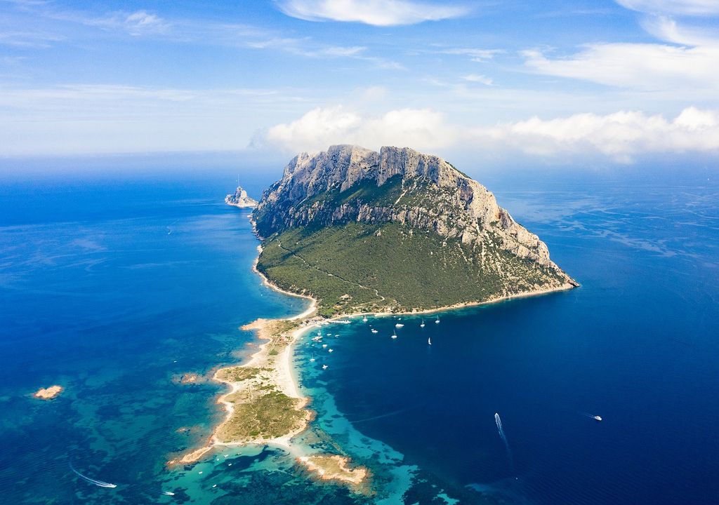 isola-tavolara-sardegna isola-tavolara-sardegna
