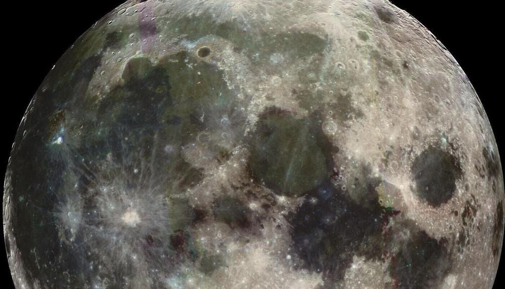 Auf dem Mond lassen sich zwei Oberflächenarten unterscheiden: die helleren, als Terra (Pl. Terrae) bezeichneten Hochländer und die dunkleren, als Mare (Pl. Maria) bezeichneten Becken. Bild: NASA/JPL/USGS