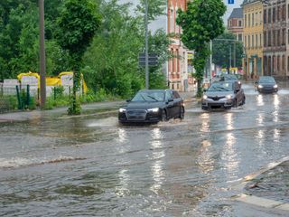 Gewitter- und Starkregenwarnung: In diesen Regionen wird es in den nächsten Stunden gefährlich. Überschwemmungen drohen.