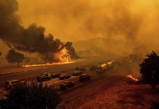 Gigantesques incendies en Californie : près de 1000 maisons détruites