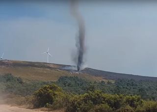 Gigantic fire tornado recorded in Vila Real, Portugal