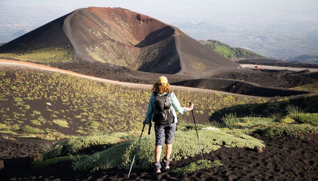 Trekking tra i paesaggi lunari dell'Etna