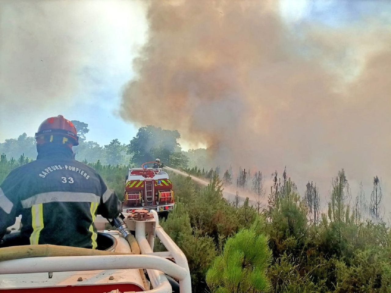 Gironde Des Incendies Hors De Contrôle En Pleine Canicule