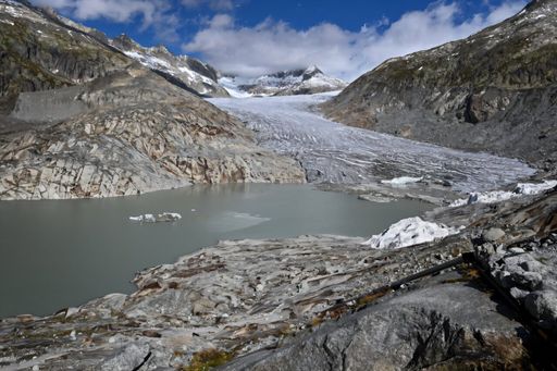 Los glaciares suizos siguen derritiéndose y el deshielo en ellos fue enorme en los últimos meses de 2024-2025