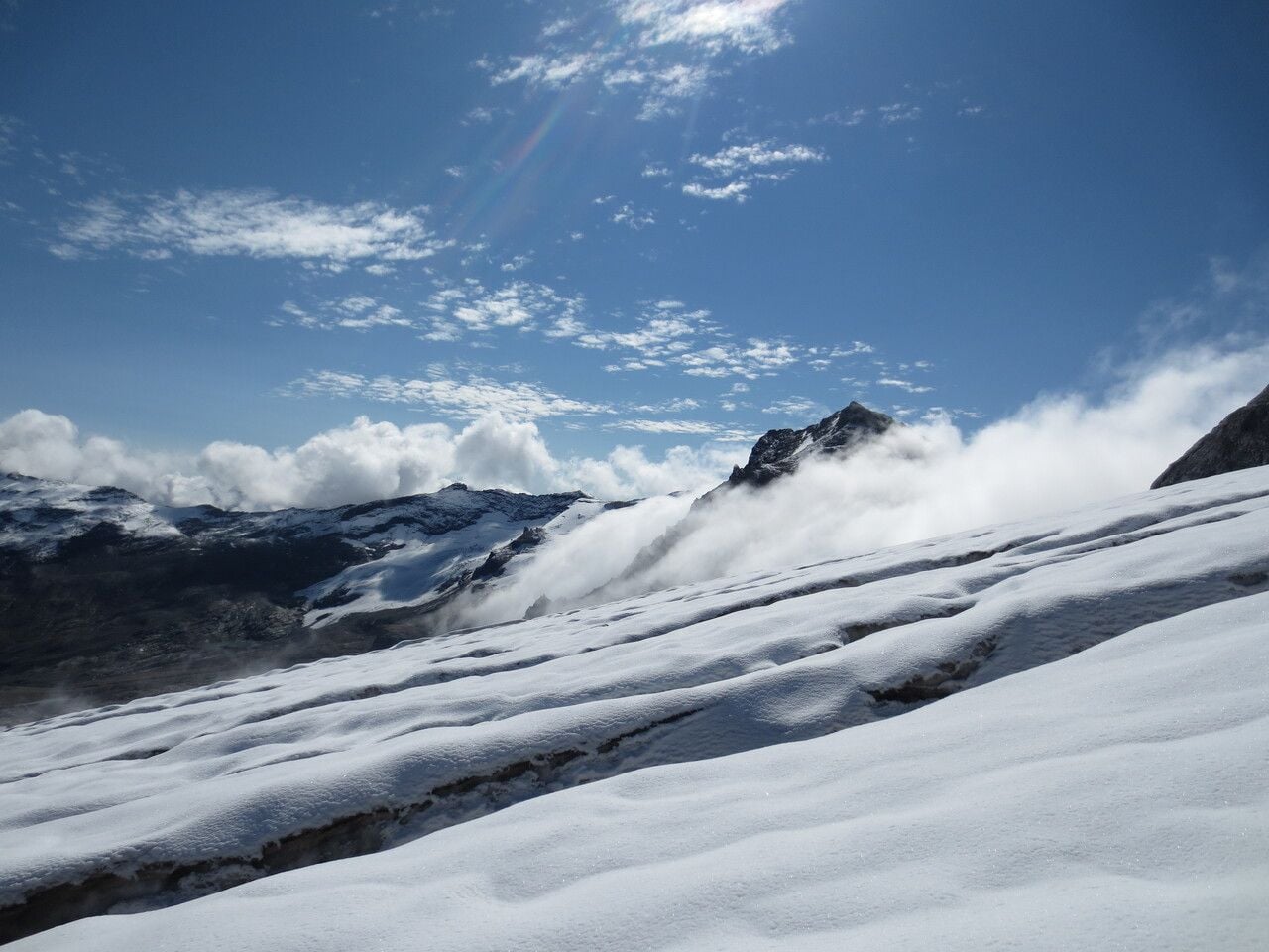 Kalte Luft strömt an einem warmen Tag nach unten. Tsanteleina-Gletscher, Nordwestitalien. Bild: Thomas Shaw/ISTA