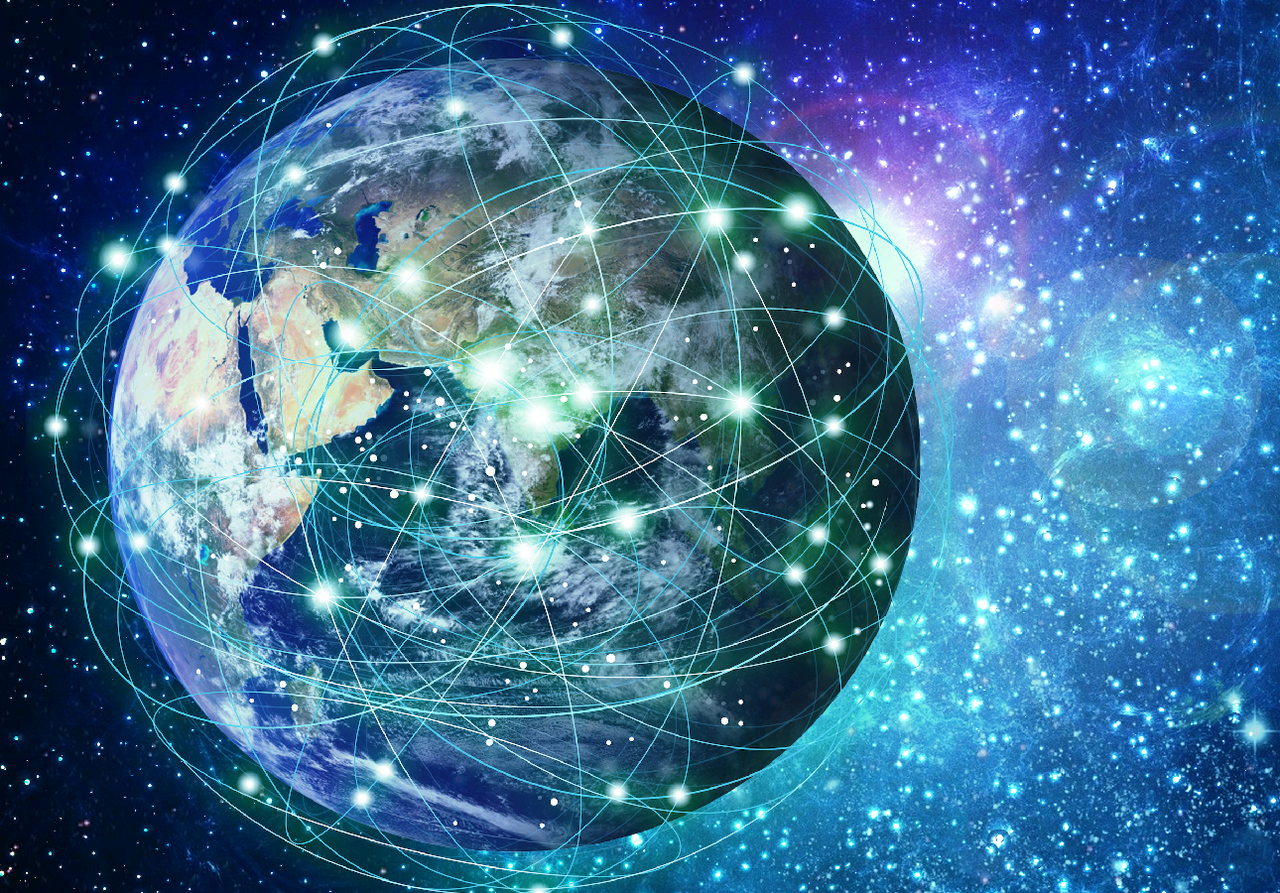 Costellazioni di decine di migliaia di satelliti per le telecomunicazioni in orbite basse rischiano di mettere al chiodo l'intera astronomia osservativa.