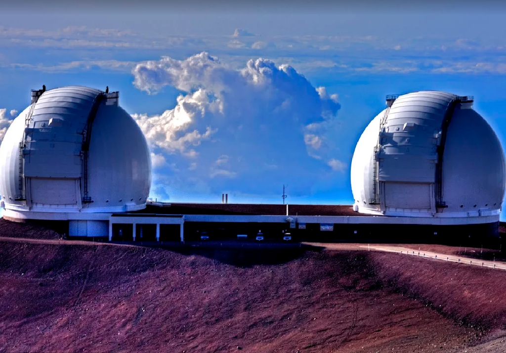 Le cupole dei telescopi Keck I e II sulla cima del Mauna Kea alle Hawaii. Credit: NASA/JPL