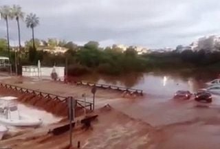 Il maltempo si abbatte sulla Spagna, alluvione lampo a Maiorca e allerta rossa a Valencia: video e situazione