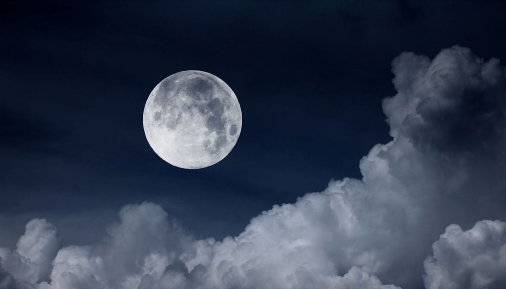 Luna piena. L'approvazione concessa a Reflect Orbital dalla FCC lo scorso luglio per il lancio di Earendil-1 è stata accolta da un'ondata di critiche da parte di astronomi ed esperti di fauna selvatica.