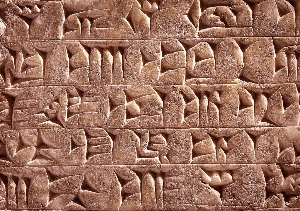 Una tavoletta mesopotamica, incisa con i simboli cuneiformi che costituivano il sistema di scrittura dell'epoca