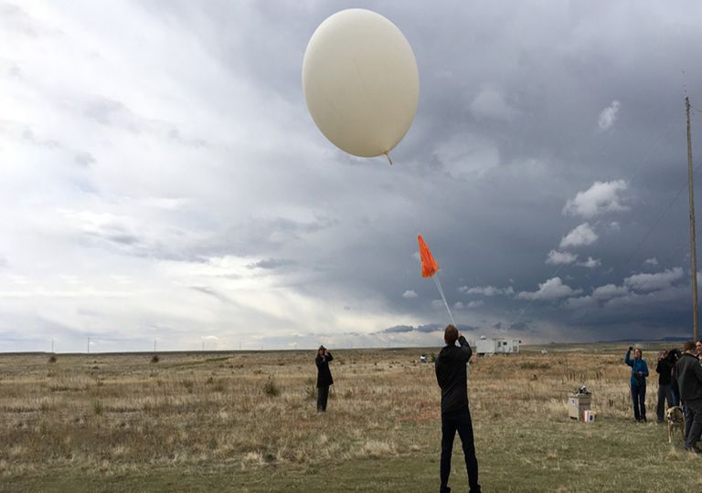 Globos que no espían: radiosondeos y su contribución en la meteorología Globos que no espían: radiosondeos y su contribución en la meteorología