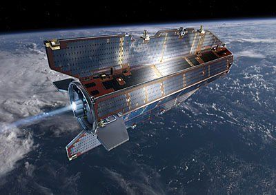 La órbita de GOCE es tan baja que experimenta la fricción de los bordes externos de la atmósfera de la Tierra. La estructura del satélite y el uso de un sistema de propulsión eléctrico minimizan la fricción atmosférica para asegurarse de que los datos son de gravedad verdadera. Créditos: ESA /AOES Medialab
