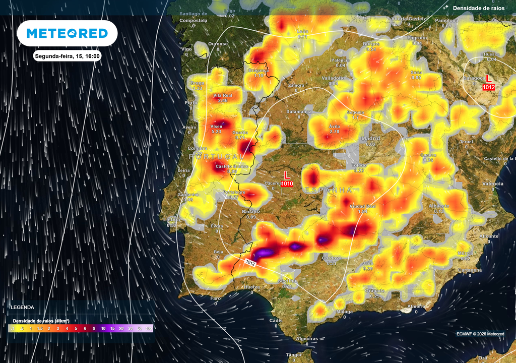 densidade de raios Entre sábado e segunda-feira esperam-se vários episódios de trovoada forte, em vários pontos do país, mas com maior expressão no Norte e Centro.
