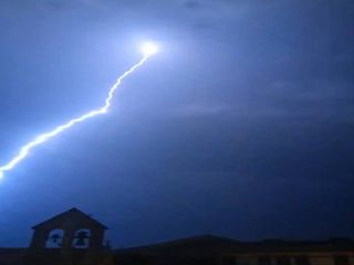 'Gota fria': imagens impressionantes da tempestade que molhou Portugal