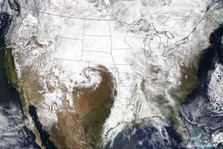 Una gran borrasca de invierno golpea las Grandes Llanuras