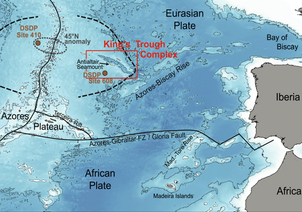 Mapa general del Atlántico Norte oriental con un marco rojo que indica la ubicación del complejo King's Trough al noreste de la meseta de las Azores. Imagen: Dürkefälden et al., 2025.