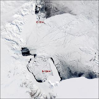 Grandes icebergs y “planchas” de hielo en el mar de Ross, visto por el MODIS