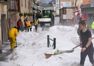 Grandinata eccezionale in Francia e alluvioni lampo in Germania: video