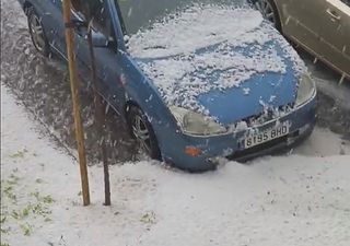 Diluvios, granizo y un pino partido por un rayo, vídeos de esta tarde