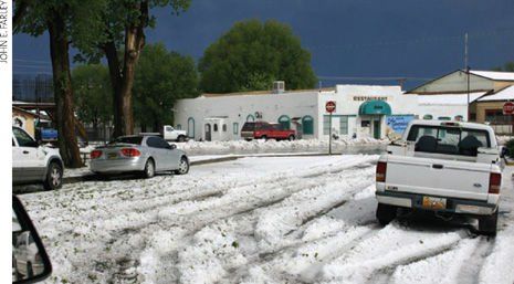 Granizadas De Gran Espesor: Seguimiento De Un Fenómeno Escurridizo. Parte Ii Fig. 4. El granizo cubre las calles de Las Vegas, New México, a última hora de la tarde, 27 de mayo de 2009. Fuente: Weatherwise.