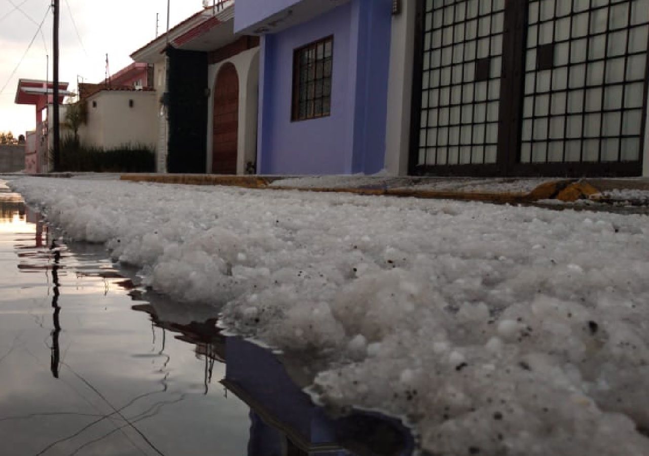 El suelo se pintó de blanco ante el temporal. Fotografía: @MTPNoticias