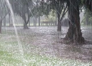 Tiempo severo acompañado de granizo de diámetro considerable dejó daños diversos en Paraguay