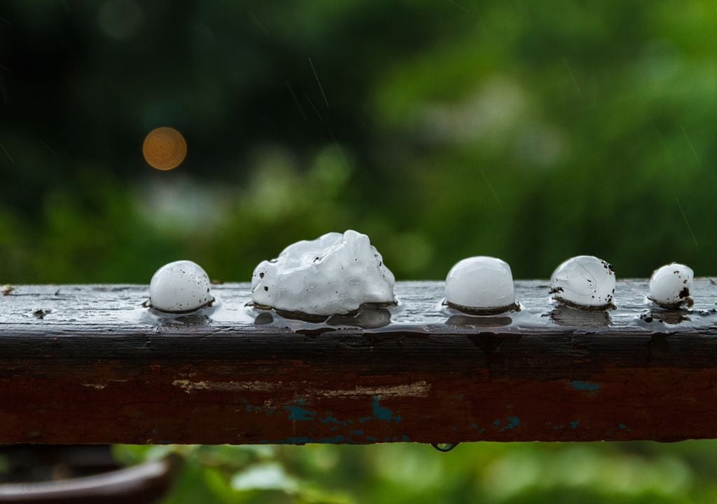 Granizos En algunas zonas del interior peninsular hoy las tormentas descargarán granizos con un diámetro superior a los 2 centímetros.