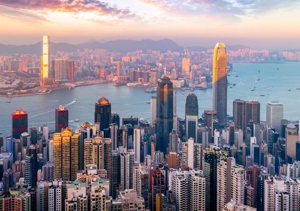 Hong Kong, città con una densità abitativa di 6801 abitanti per km²