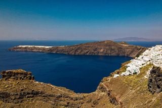 Greece, intense seismic activity in Santorini: Does the underwater volcano have something to do with it?