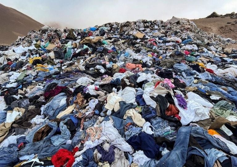 Greenpeace segue a viagem das nossas roupas usadas e revela o seu destino  final