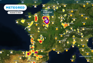 Grêle, phénomènes tourbillonnaires, vents forts et fortes pluies. 17 départements en vigilance orange selon Météo-France