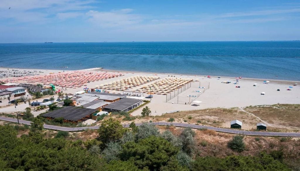 Punta Marina é conhecida pelas praias, mas são os pavões que têm chamado a atenção. Foto: Ravenna Turismo