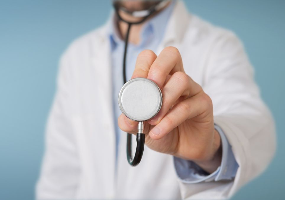 Un innovador modelo de IA supera a la mayoría de los médicos en los exámenes de licencia médica de EE. UU.. Noticias en tiempo real