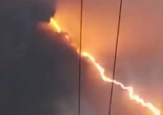 Guatemala : les images de l'orage provoqué par l'éruption d'un volcan