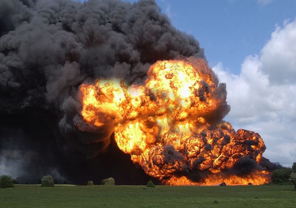 Il terminal petrolifero di Vasylkiv vicino a Kiev, in Ucraina, colpito dopo un attacco missilistico russo e da cui si scatenò un imponente incendio.