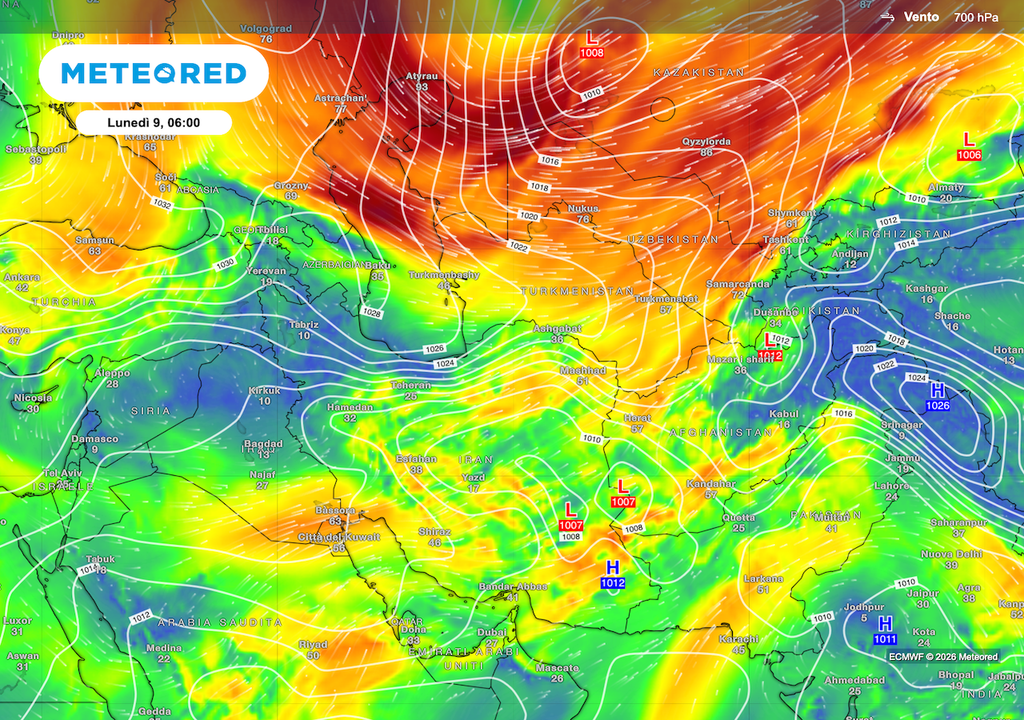 Sull'Iran è presente un sistema depressionario, i venti a 700 hPa, circa 3000 m, si dirigono verso Turkmenistan e Afganistan.