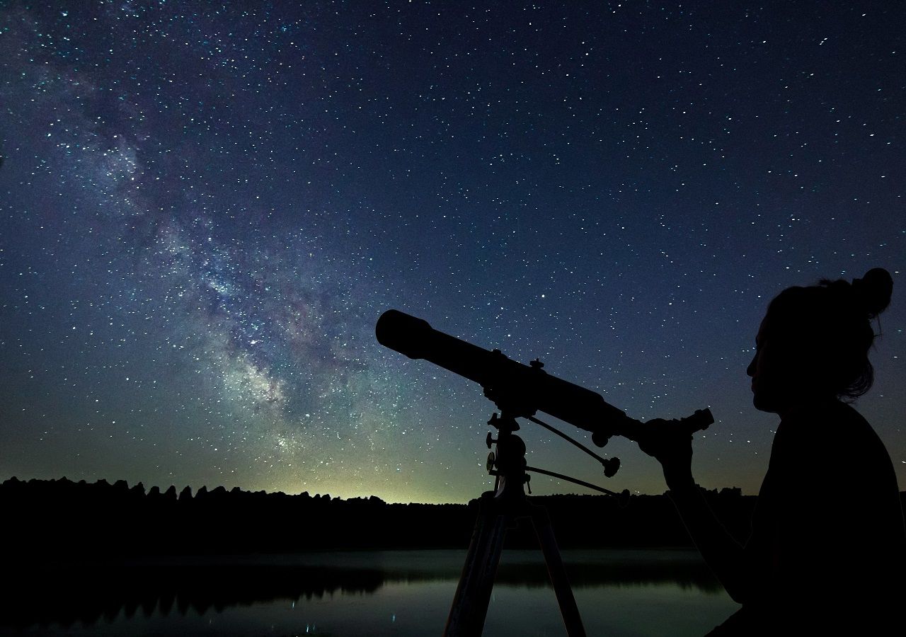 La lune est en conjonction avec l'étoile Pollux