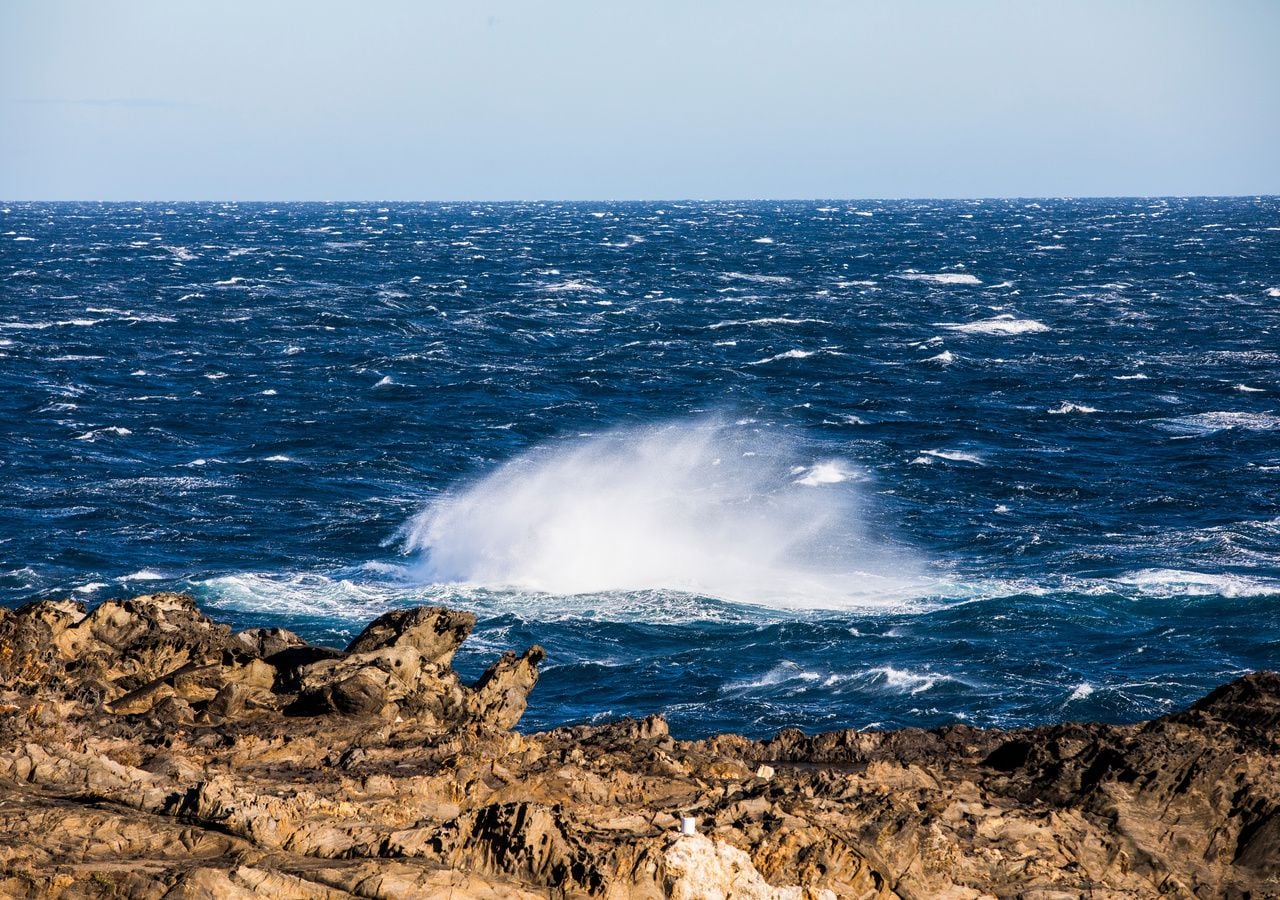 La tramuntana es un viento fresco y desapacible, que además suele dejar el mar muy revuelto en el entorno del cap de Creus, Girona.