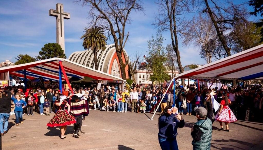 Fiesta de la Chilenidad en Chillán. La Fiesta de la Chilenidad se tomará la Plaza de Armas de Chillán durante tres jornadas. Crédito: Chile es tuyo.