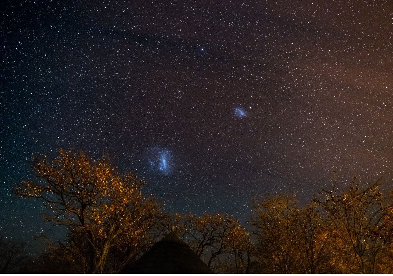 Las Nubes de Magallanes son dos galaxias enanas que se pueden ver a simple vista desde Chile.