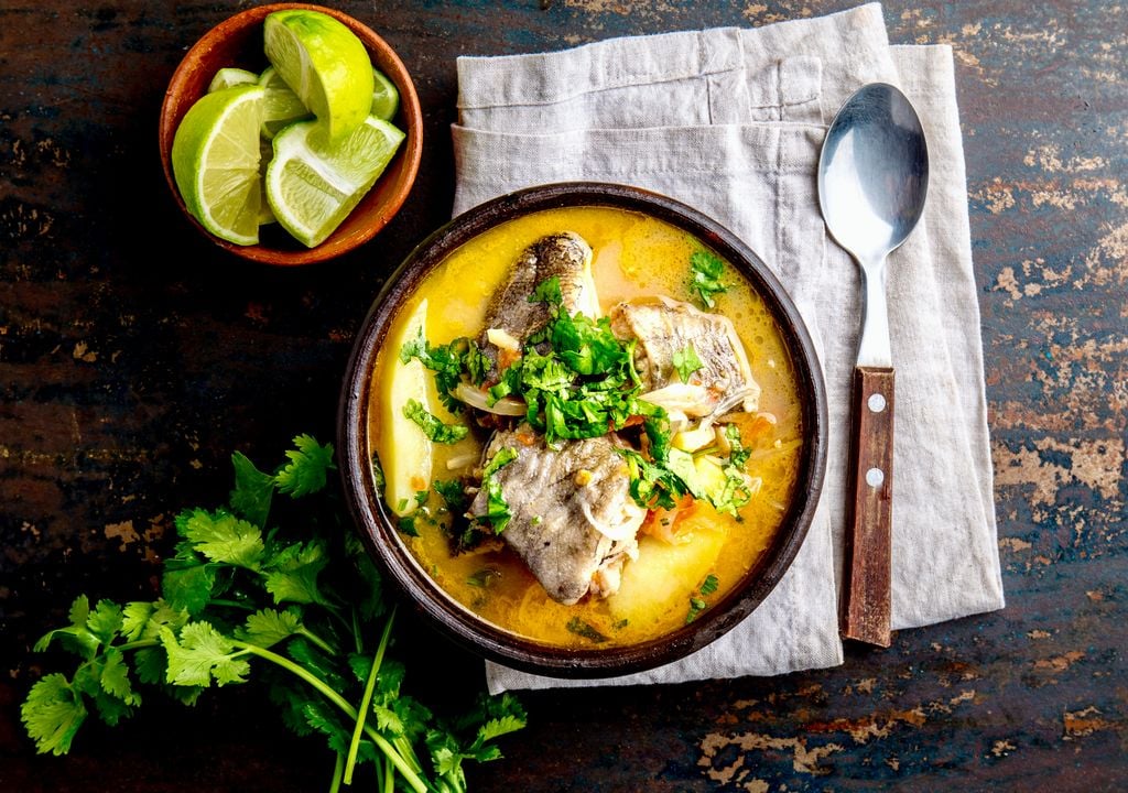 Caldillo de congrio. El caldillo de congrio es uno de los platos más icónicos de la cocina chilena.