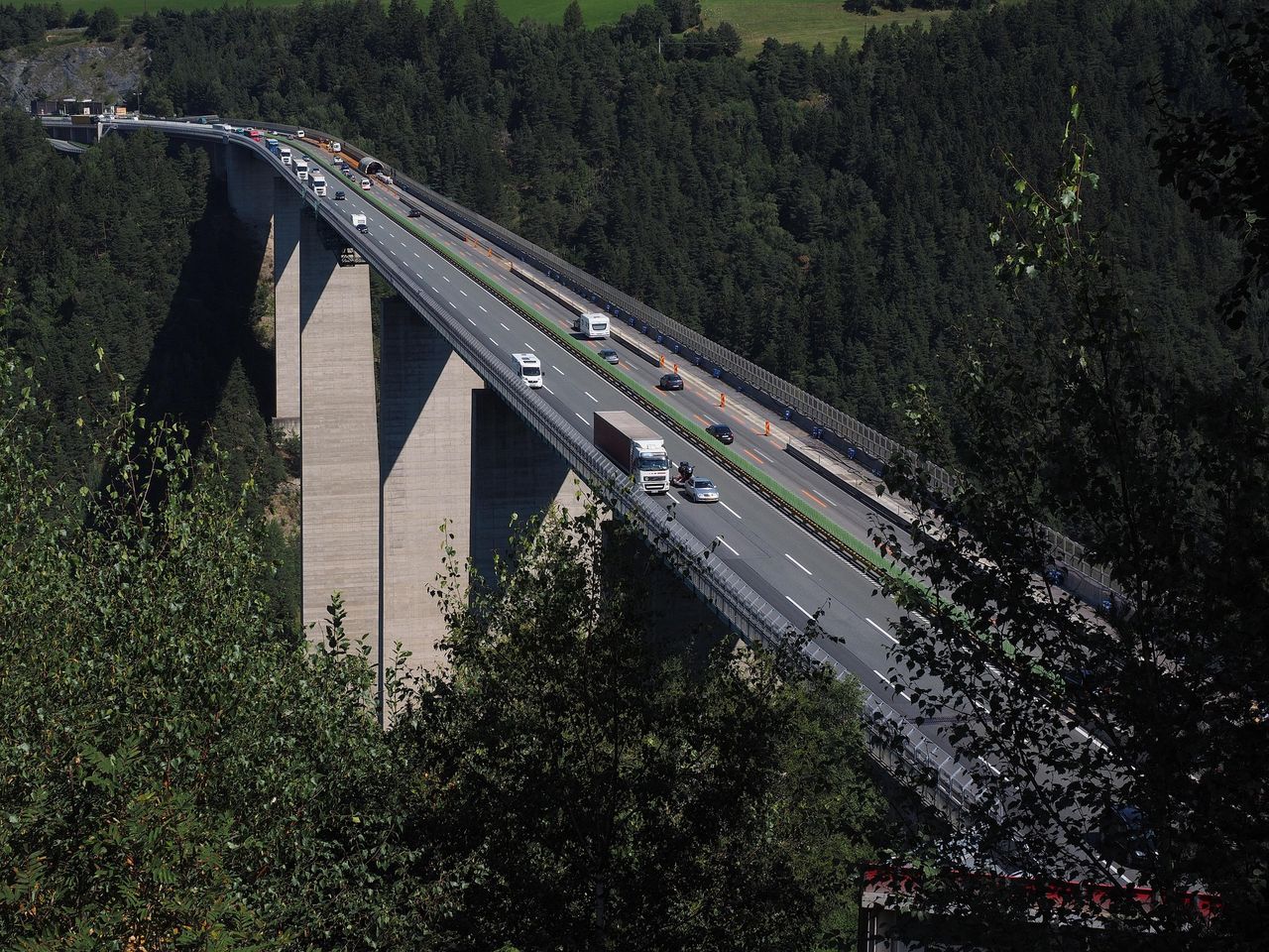 Auf dem Brenner geht's los: Kreditkarte zücken und zahlen. Foto: Pixabay