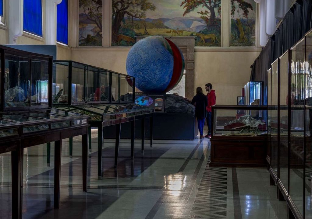 Sala Geología del Museo Argentino de Ciencias Naturales Sala Geología del Museo Argentino de Ciencias Naturales