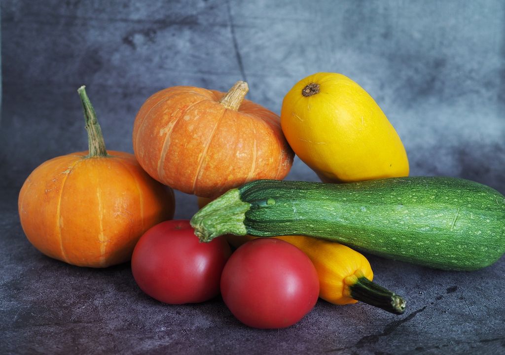 Pumpkins and cucumbers can work together.