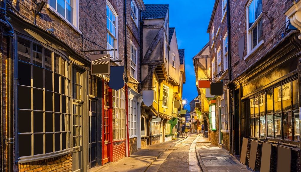 Un vicolo nel centro storico medievale di York