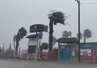 ‘Harold’ ingresa a la costa sur de Estados Unidos y activa a las autoridades en el norte de México