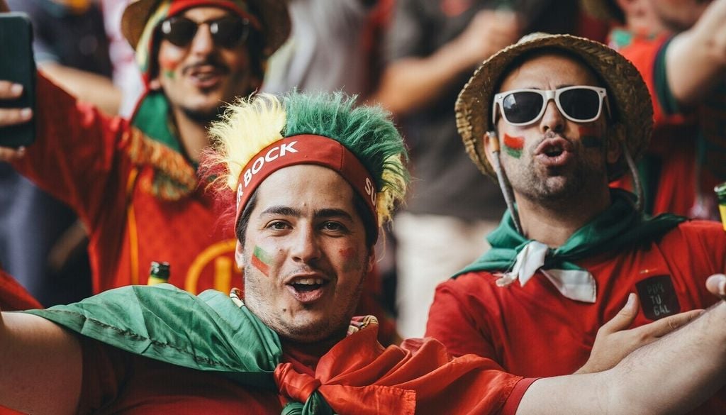 Für viele Fans stehen nicht die Spiele im Mittelpunkt, sondern vor allem die Beziehungen, die sich rund um das Event ergeben. Für viele Fans stehen nicht die Spiele im Mittelpunkt, sondern vor allem die Beziehungen, die sich rund um das Event ergeben. Bild: Omar Ramadan/Unsplash